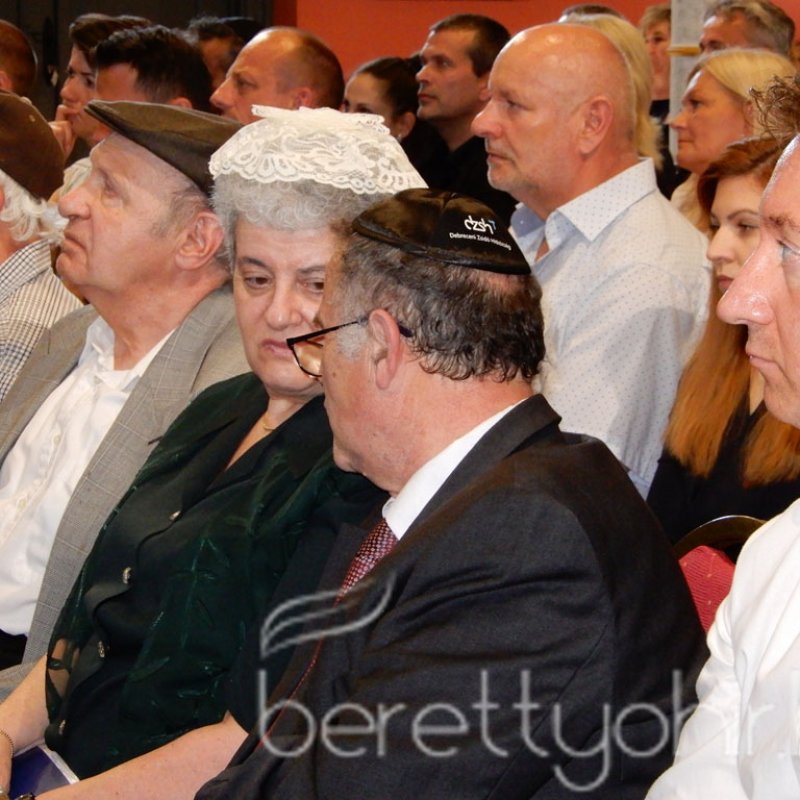 Átadták a felújított zsinagógát 30